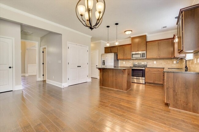 Building Photo - 127 Radcliff Dr