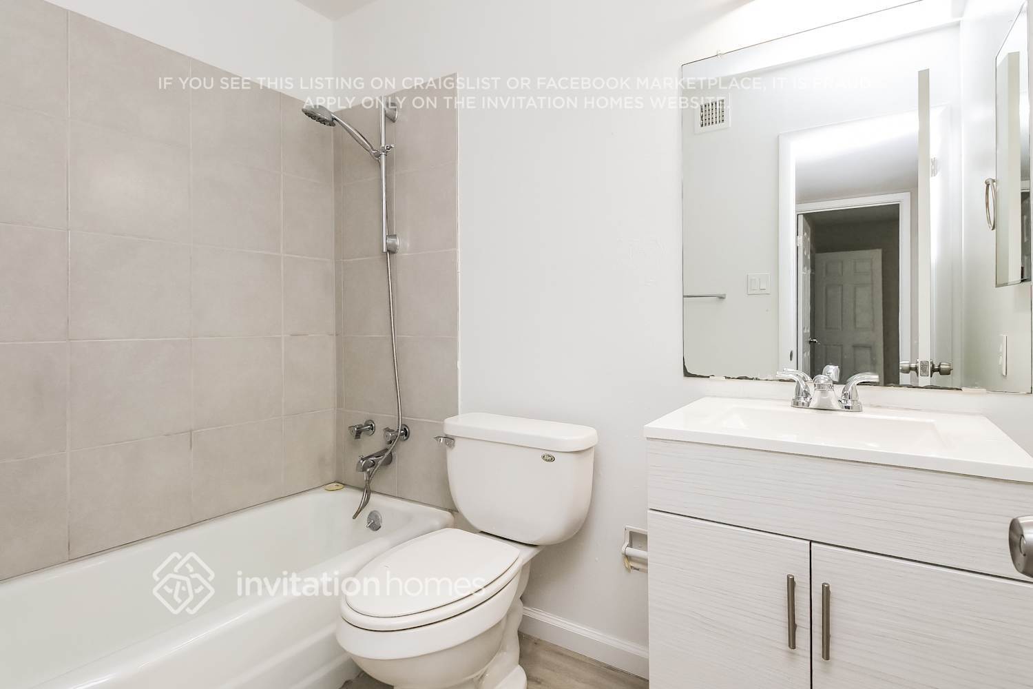 Building Photo - 427 E Riviera Dr