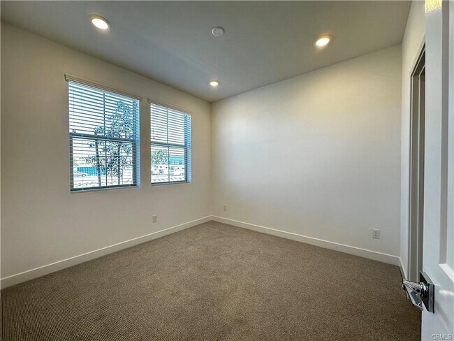 Building Photo - 5019 Belmont Ln
