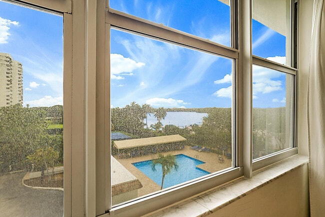 Building Photo - 2121 N Ocean Blvd