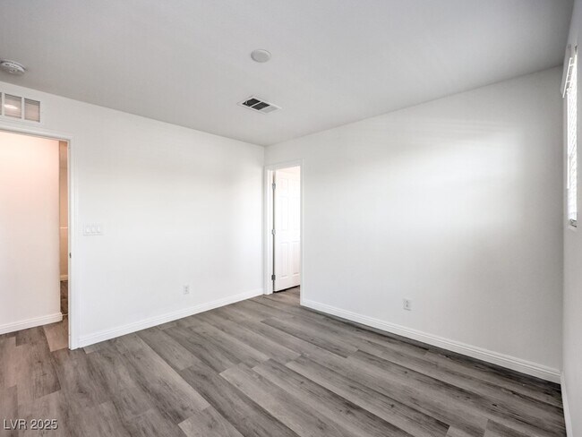 Building Photo - 6077 Castle Gardens Ave