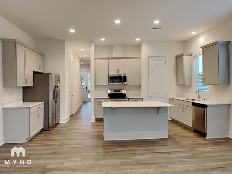 Building Photo - 928 Wainwright Ave