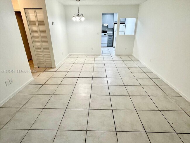 Building Photo - 10992 Royal Palm Blvd