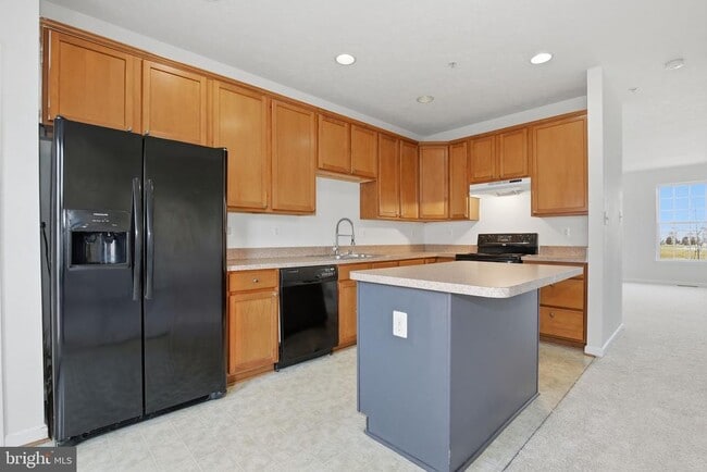 Building Photo - 886 Lowe Rd