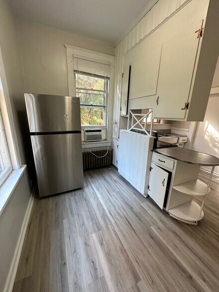Kitchen - 9 Vista Ave