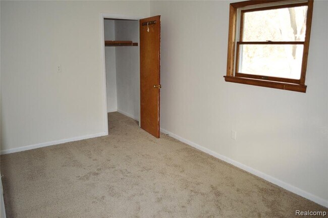 Building Photo - 8344 Ellis Rd