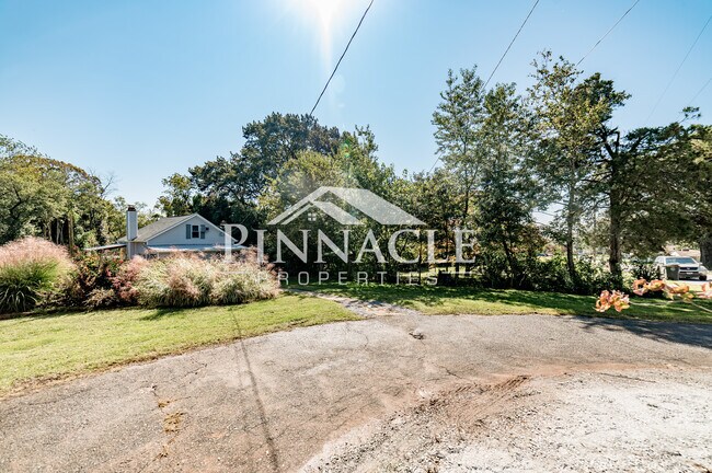 Building Photo - 5840 Quaker Pky