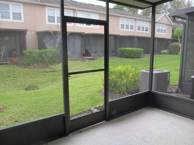 Building Photo - SUPER 3 BDRM TOWNHOUSE IN REGENCY OAKS!