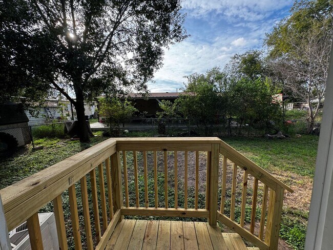 Building Photo - BUENA VISTA