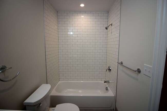 Building Photo - 2-65 Beech Glen