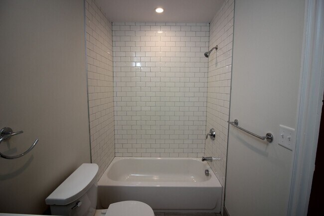 Building Photo - Stylish Fort Hill 5bd/2.5bath