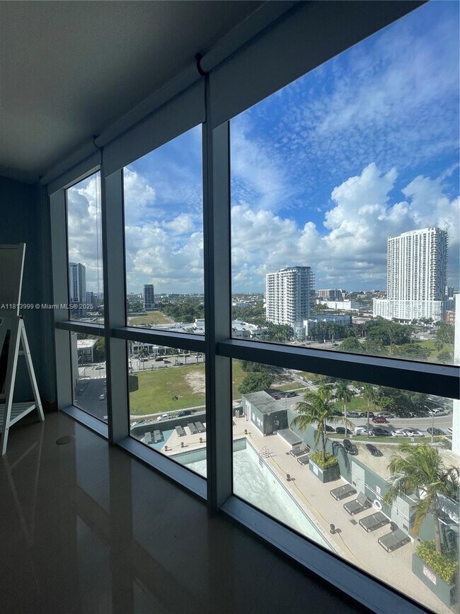 Building Photo - 1750 N Bayshore Dr