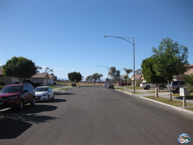 Building Photo - 2442 Vine St