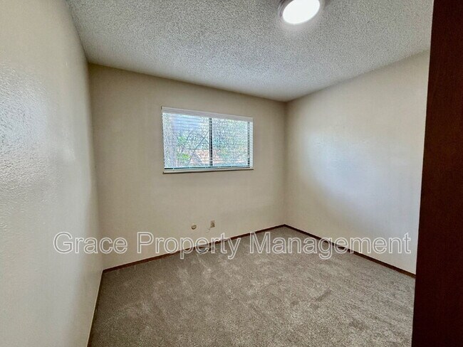 Building Photo - 13092 Monroe Dr