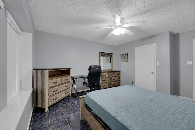 Building Photo - FULLY FURNISHED! ALL APPLIANCES INCLUDED!