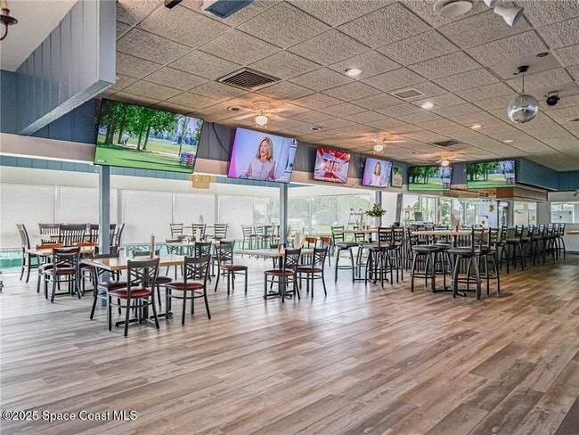 Building Photo - 1 Vista Palm Ln