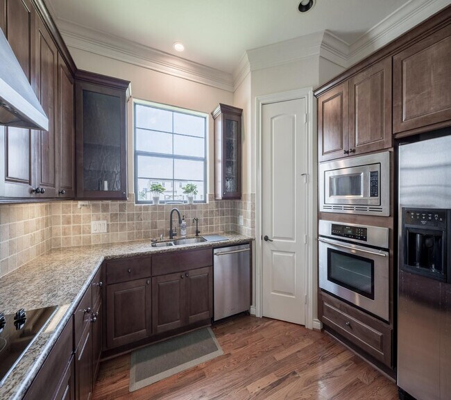 Building Photo - 5630 Winsome Ln