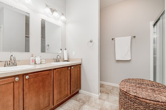 Building Photo - 9077 Polaris Lakes Dr
