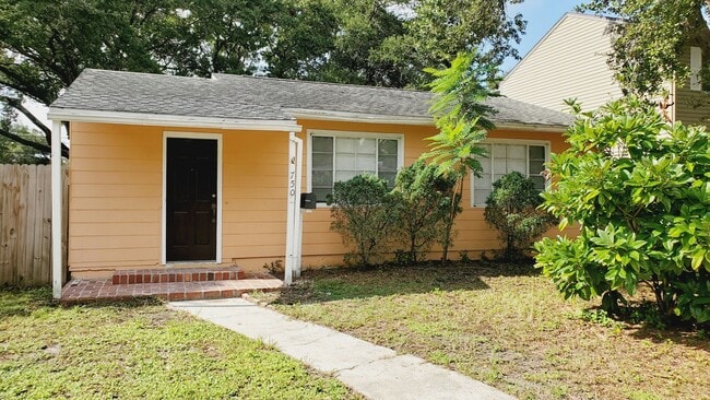 Building Photo - Coming Soon! 2 Bedroom, 1 Bathroom Home fo...