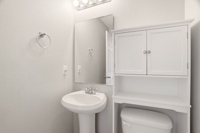 Building Photo - Spacious 3BR/3BA Sonata Springs Home | Minutes to Gonzaga & Downtown Spokane