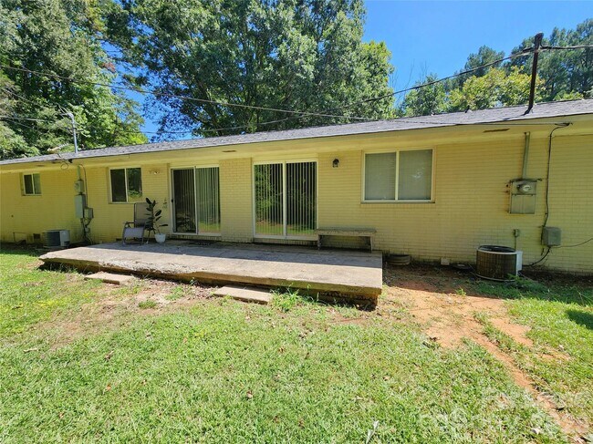Building Photo - 104 Johnson Dairy Rd
