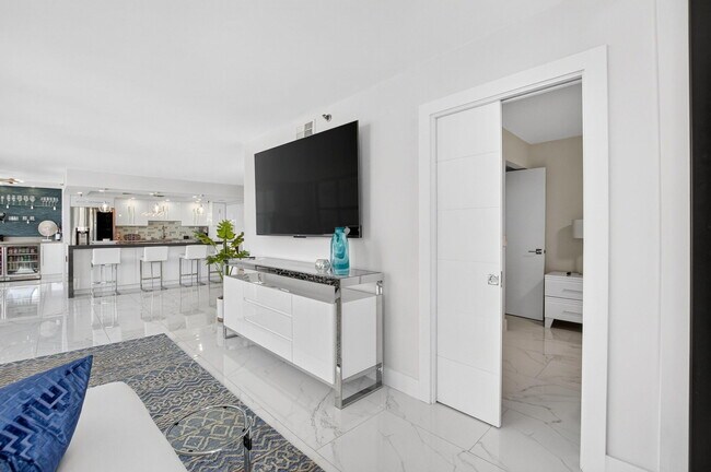 Building Photo - 3115 S Ocean Blvd