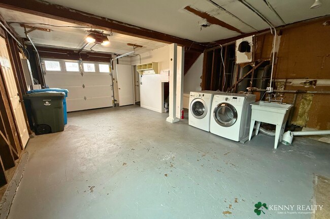 Building Photo - 424 Manor Dr