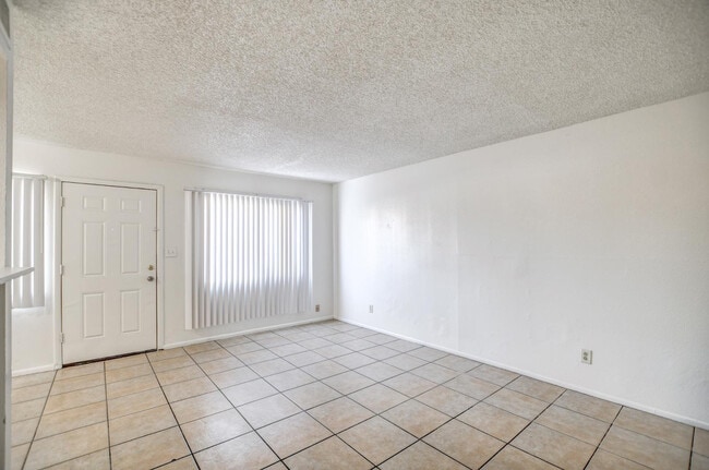 Building Photo - 4648 E Wood St
