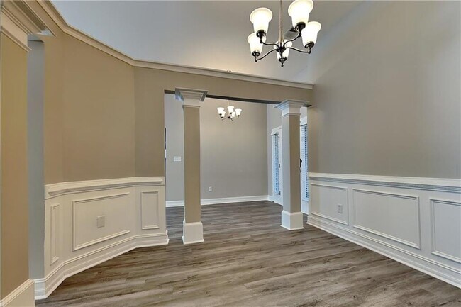 Building Photo - 805 River Valley Dr