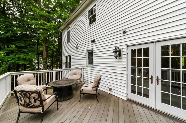 Building Photo - 4 Plum Tree Ct