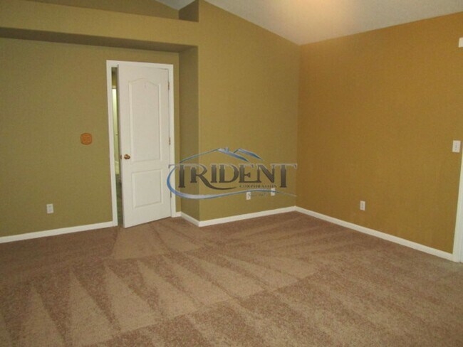 Building Photo - Beautiful Yuba City home on a large lot