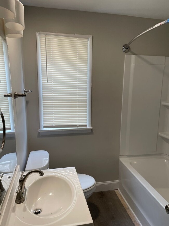 Building Photo - 1664 NE 22nd St