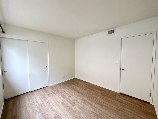 Building Photo - Oxnard Dunes | 2 Bedroom + 2 Bath Duplex -...
