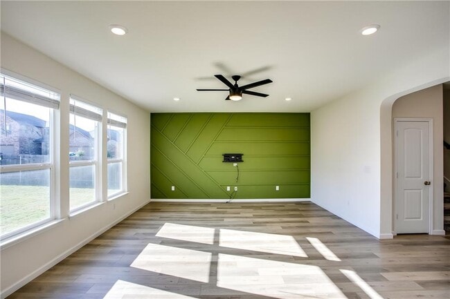 Building Photo - 545 Ayinger Ln