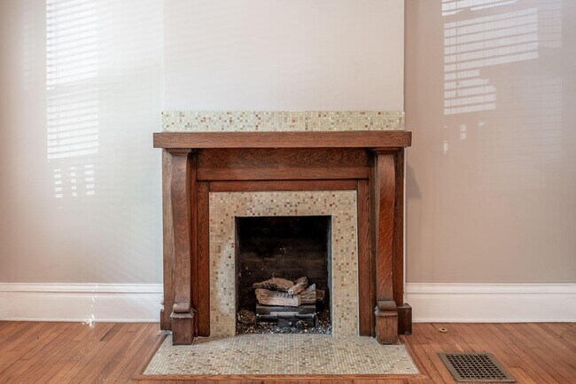 Building Photo - 6 Hanford St