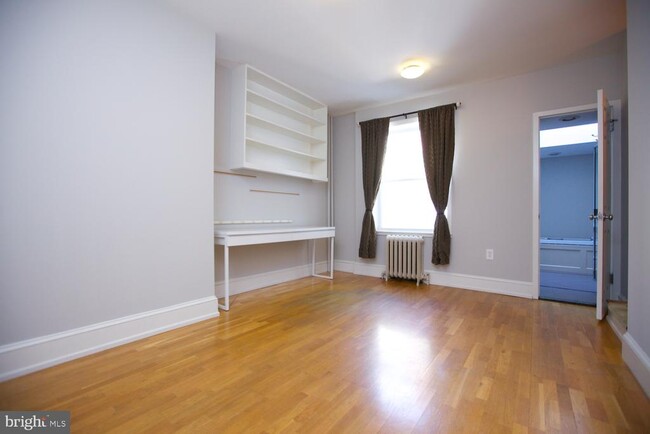 Building Photo - 421 S 20th St