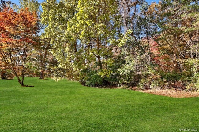 Building Photo - 32 School St