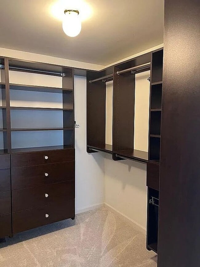 Building Photo - Medina Home