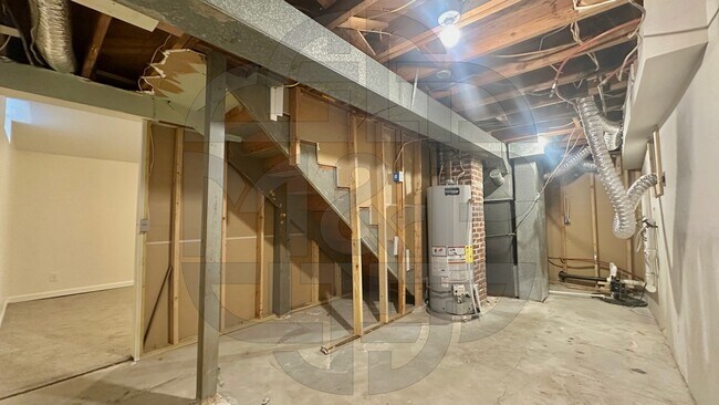 Building Photo - 3039 S Glenn Ave