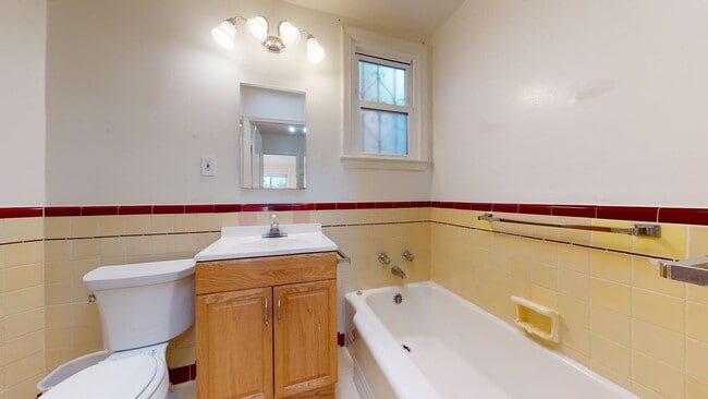 Building Photo - Flexible 4BD/3BA Home w/ Bonus Private Suite – Steps to Taraval Shops