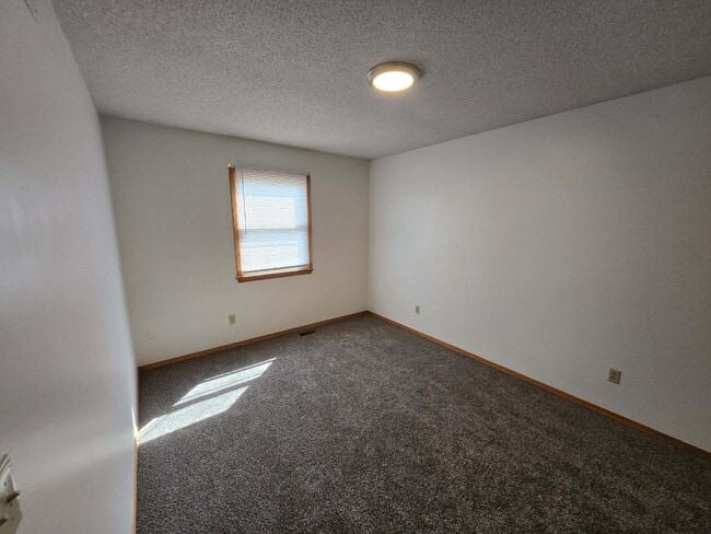 Building Photo - 1914 S Prescott Cir