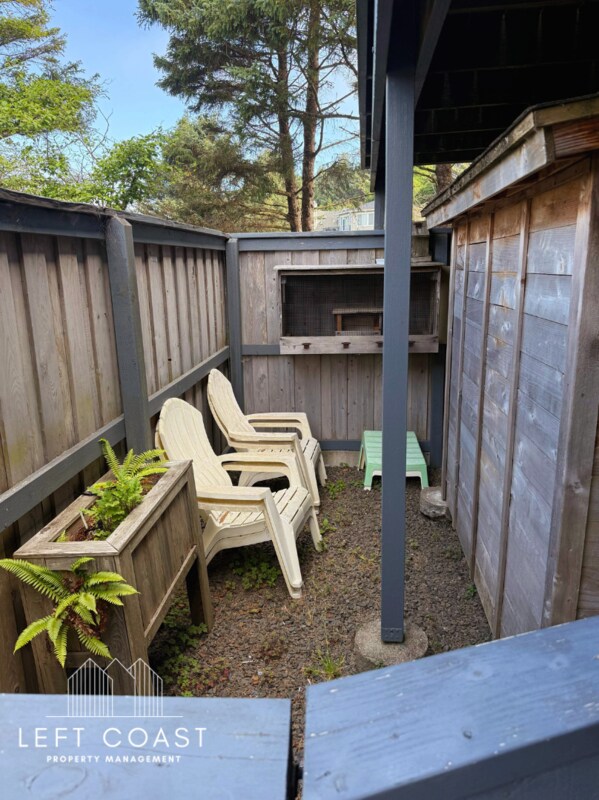 Building Photo - 6215 NE Oar Dr