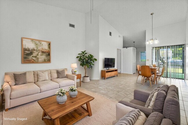 Building Photo - 3947 Island Club Cir W