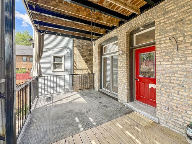 Building Photo - 2649 W Evergreen Ave