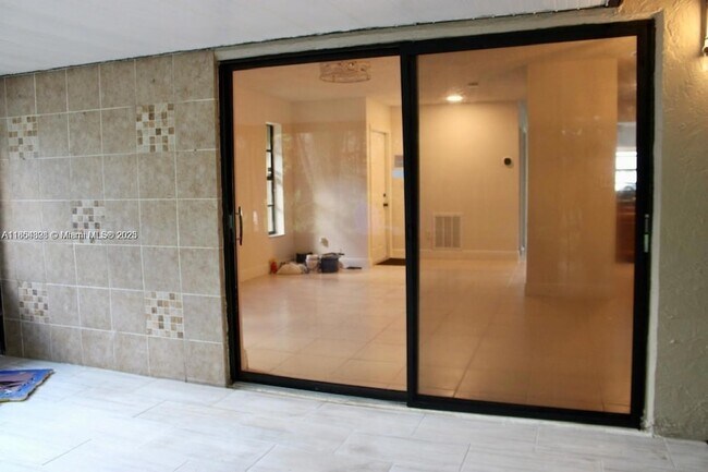 Building Photo - 5181 Kim Ct
