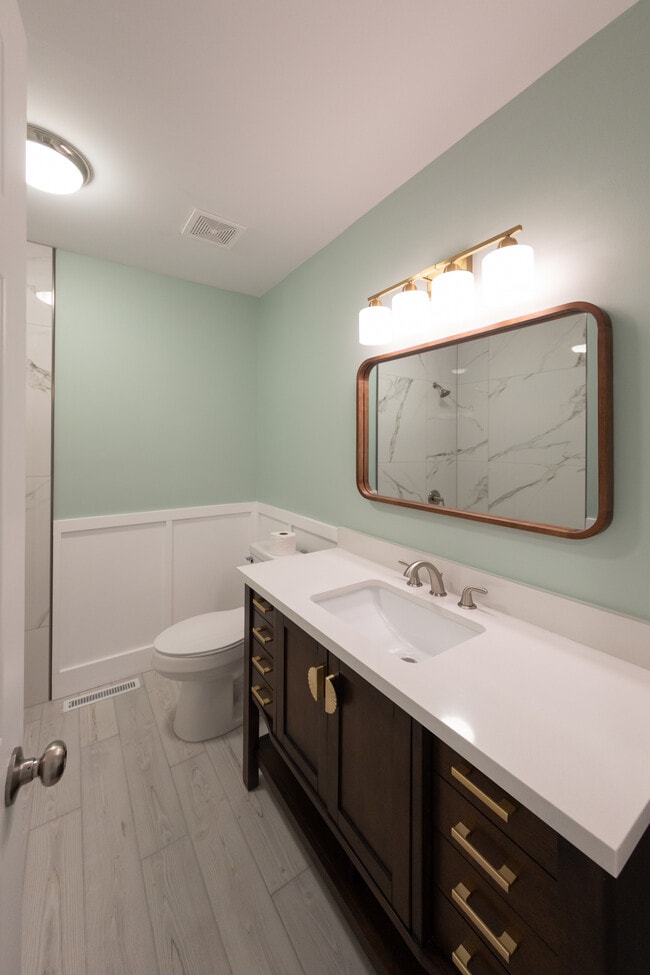 Building Photo - 208 Forestview Dr