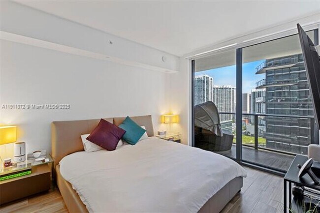 Building Photo - 801 S Miami Ave