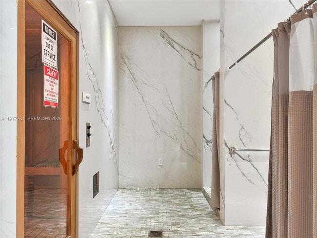 Building Photo - 460 NE 28th St