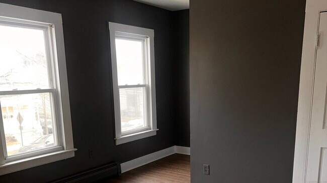 Building Photo - 552 Winthrop Ave