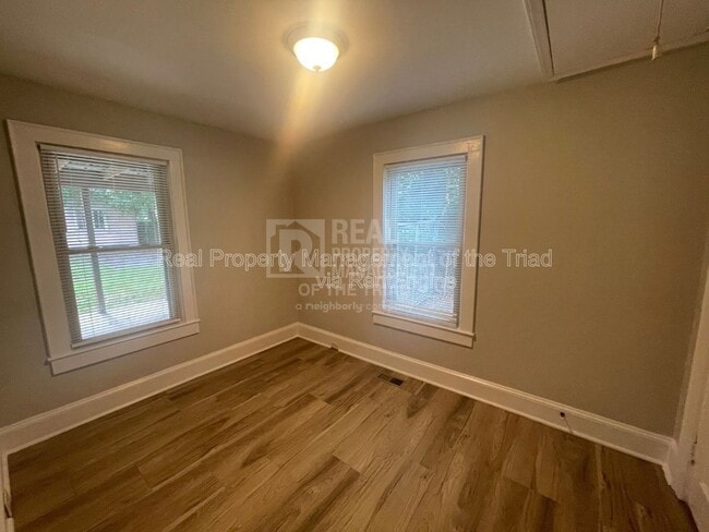 Building Photo - 121 Robbins St